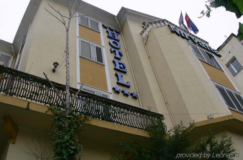 Art Hotel Nirvana ティラナ エクステリア 写真