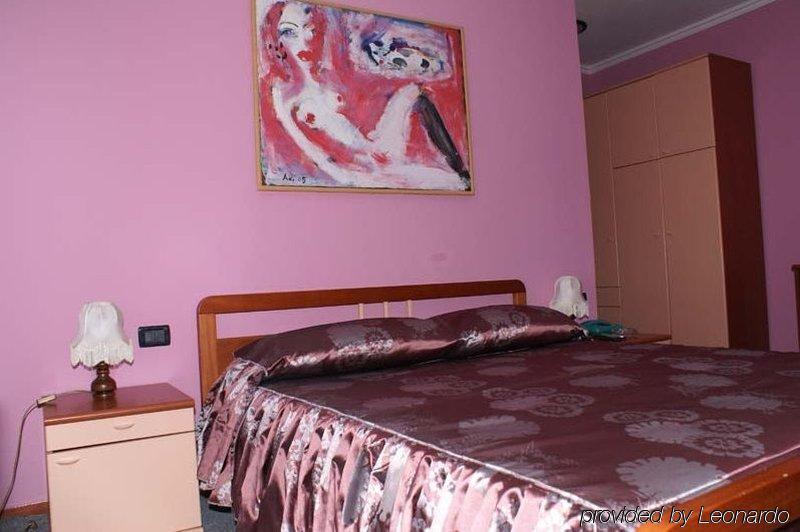 Art Hotel Nirvana ティラナ 部屋 写真